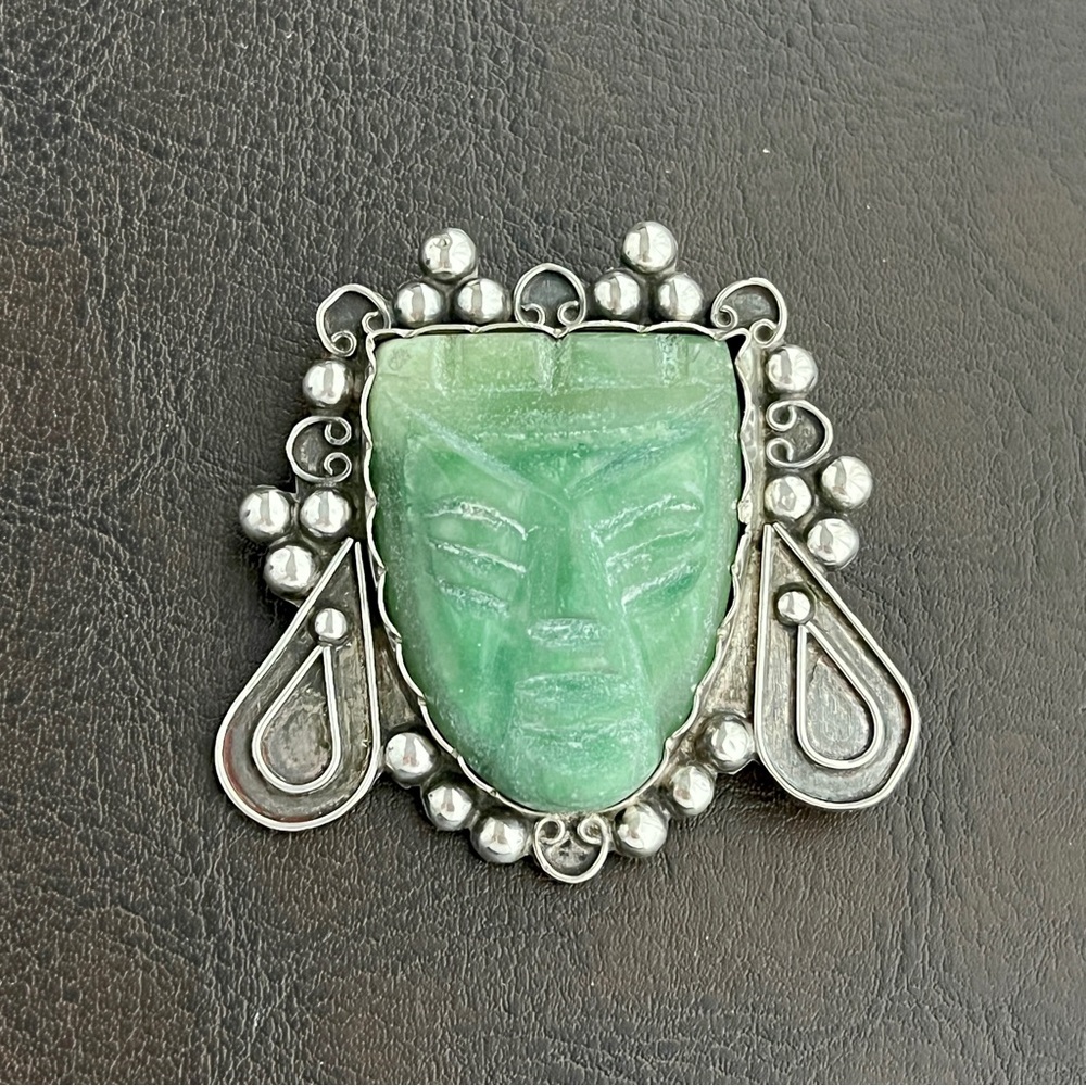 🟩SALE🟩 Vintage Mexican 900 silver carved jade warrior head brooch pin - Picture 5 of 10